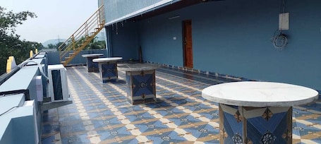 Área de sala de estar. sky mountains guest house