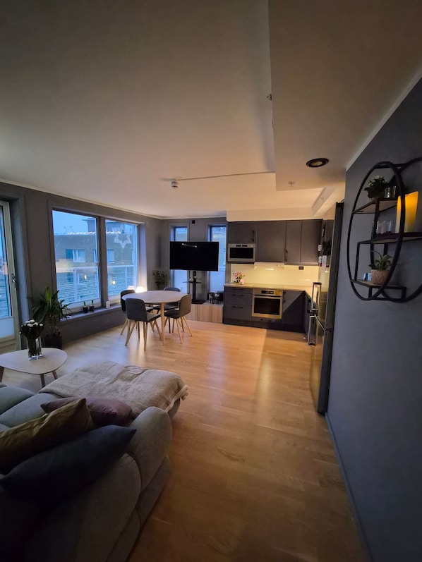 Living room - Charming Oslo Apartment - Modern Comfort & City Views (Oslo)