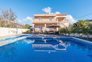 House | Pool - Charming Seaside Family Retreat (Bibinje)