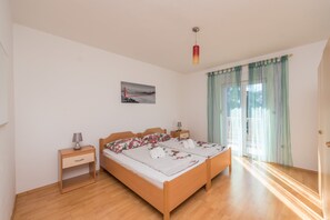 House - Charming Seaside Family Retreat (Bibinje)