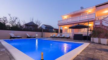 Casa | Alberca | Alberca techada y alberca al aire libre