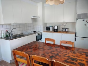 Apartment, 3 Bedrooms, Smoking, Patio | Interior