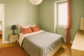 3 Schlafzimmer, Schreibtisch, Bügeleisen/Bügelbrett, kostenloses WLAN