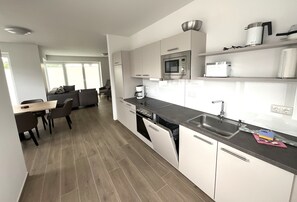 Fridge, microwave, oven, stovetop - Hello and welcome to Apartment Weidenpesch! (Nordseebad Dangast)