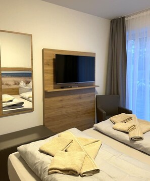 2 bedrooms, desk, travel cot, free WiFi - Hello and welcome to Apartment Rodenkirchen! (Nordseebad Dangast)