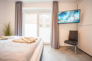 3 Schlafzimmer, Schreibtisch, Bügeleisen/Bügelbrett, Reisekinderbett