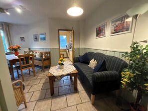 TV, books, stereo - Hello and welcome to the Friesenkoje! (Dangast)