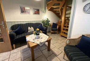 TV, books, stereo - Hello and welcome to the Friesenkoje! (Dangast)