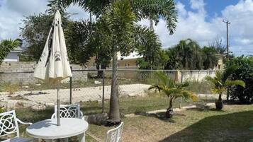 House, 2 Bedrooms, Balcony, Garden View | Outdoor dining
