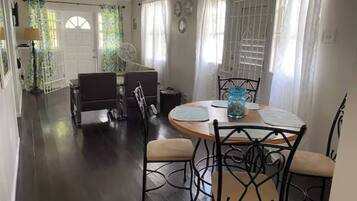 Casa, 2 camere da letto, balcone, vista giardino | Sala da pranzo