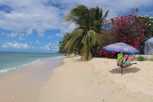 Sheridan's Place - 1 Minute Walk to the Beach