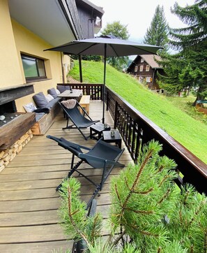 Outdoor dining - Luxury apartment at the foot of the slopes- (Arâches-la-Frasse)