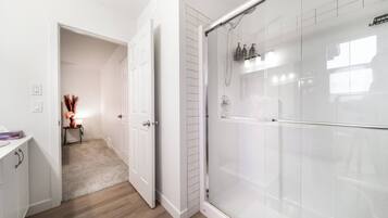 House, 3 Bedrooms | Bathroom