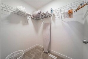 House, 3 Bedrooms | Interior - Chiccityescape3bdrm King (Stony Plain)