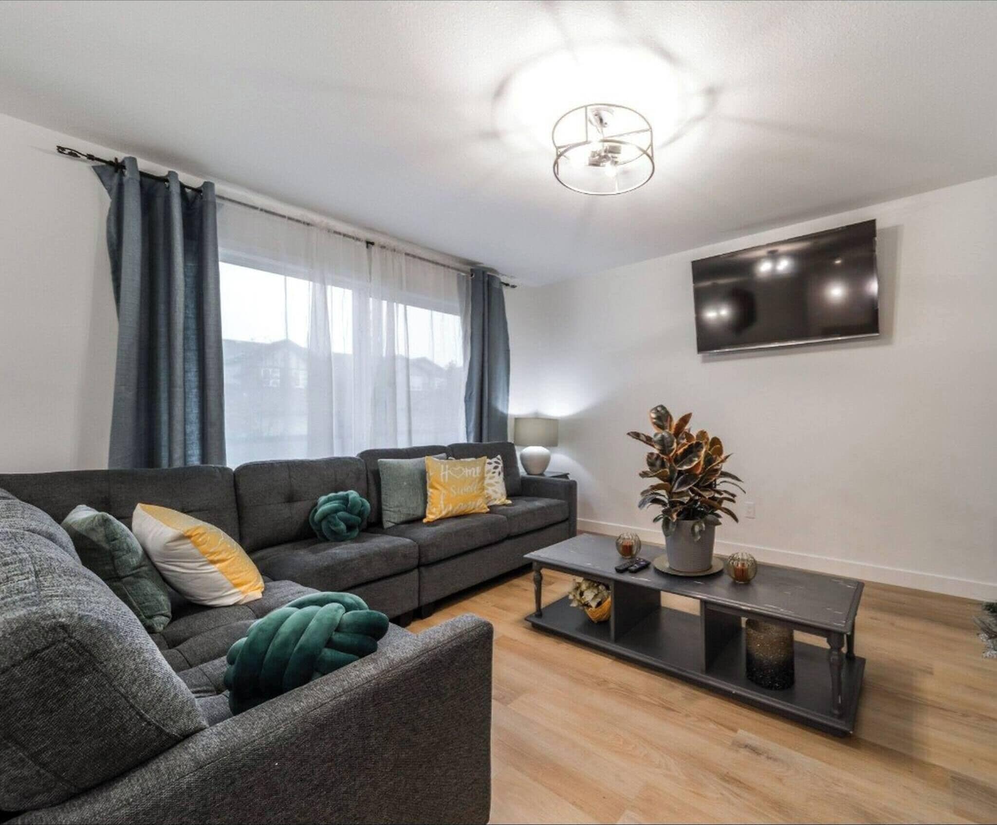 Nhà, 3 phòng ngủ | Phòng khách | Sách 