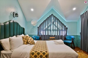 Unclassified image, 3 of 10, button - Harmony Heaven's Nigeen Lake (Srinagar)