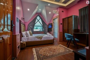 Unclassified image, 4 of 10, button - Harmony Heaven's Nigeen Lake (Srinagar)