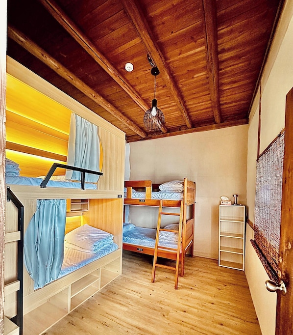 Economy Shared Dormitory - Sky of the Elephant at the Gap (Fanlu)