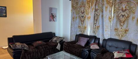 Smart TV, biblioteca musical y estéreo