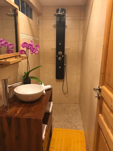 TiKaz Ravinala : Saint-Pierre - Cosy nest for couples, near beaches & volcano