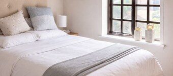 The Gold Cup Room @ The Three Horseshoes is one of three Boutique Rooms.