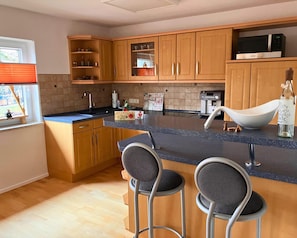 Apartment | Dapur peribadi | Kerusi tinggi 