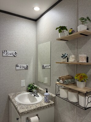 Unclassified image, 2 of 22, button