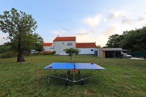 House | Garden - Tinj Rustic Holiday Home for 8 (Benkovac)