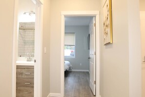 3 bedrooms, iron/ironing board, internet, bed sheets