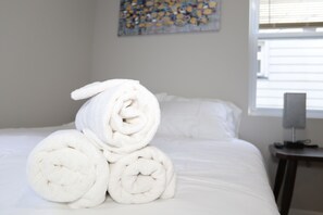 3 bedrooms, iron/ironing board, Internet, bed sheets