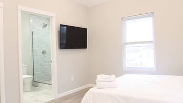 4 slaapkamers, een strijkplank/strijkijzer, wifi