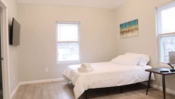 4 bedrooms, iron/ironing board, WiFi