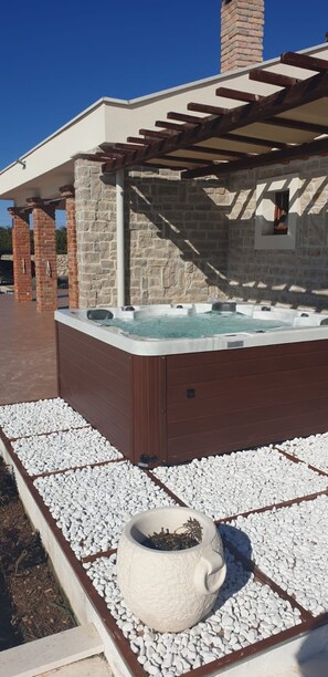 Villa | Pool - Villa Melody With Tennis Court (Novalja)