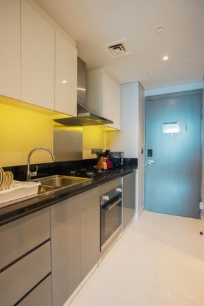 Private kitchen - Stylish Studio with Balcony  DAMAC Prive Tower A (Dubai)