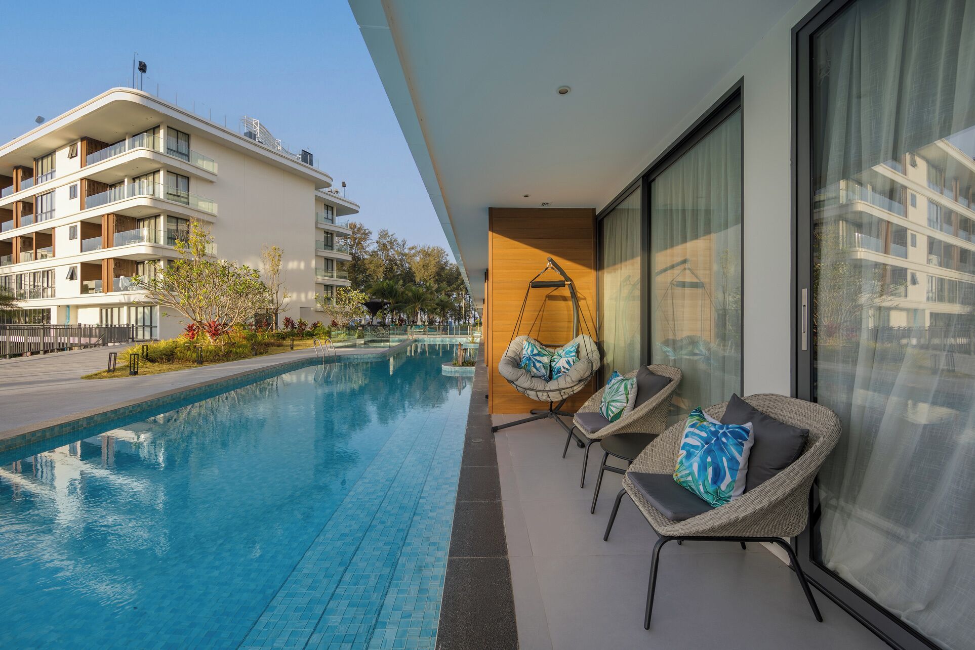 2 piscines extérieures