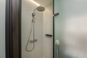 Appartement Familial, balcon, vue piscine | Intérieur