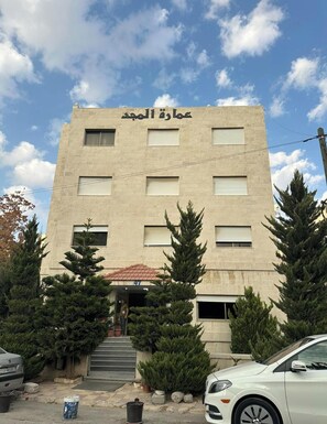 Exterior - Al Majd Hotel // المجد للشقق الفندقية (Amman)