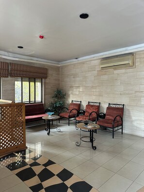 Interior - Al Majd Hotel // المجد للشقق الفندقية (Amman)