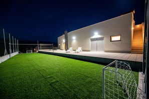 Villa | Garden - Charming Villa With Heated Pool (Posedarje)