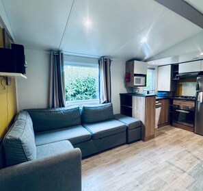 Living area - 6/8 berth mobile home in a 4* campsite with pools and slides (Les Mathes)