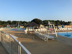Pool - 6/8 berth mobile home in a 4* campsite with pools and slides (Les Mathes)