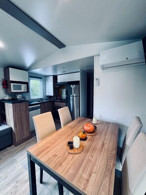 Dining - 6/8 berth mobile home in a 4* campsite with pools and slides (Les Mathes)