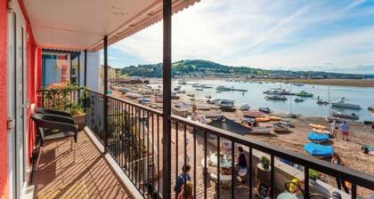 Catch 22 Beach Retreat, 3 Bedroom Duplex Apartment on Teignmouth's Back Beach
