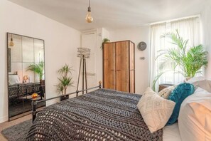 3 makuuhuonetta, silitysrauta/-lauta, internet, vuodevaatteet