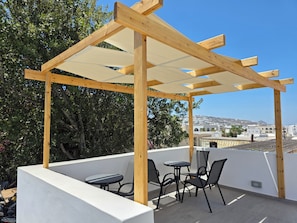 Property grounds - Aerial Apartments (Karterádos)