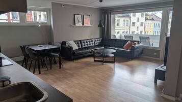 Apartment, 3 Bedrooms, Smoking, Balcony | Living room