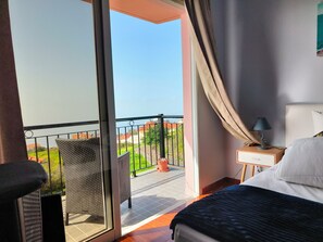 2 عدّة غرف نوم ومكواة/لوح كي وواي فاي مجانًا وملاءات أسرّة