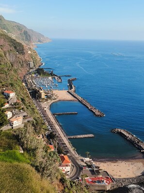 Unclassified image, 2 of 32, button - Golden Sun Refuge (Estreito da Calheta)