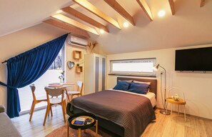 Suite estudio Confort, vista al jardín | Cortinas blackout, tabla de planchar con plancha y wifi gratis 