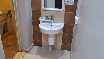 Studio | Bilik Mandi